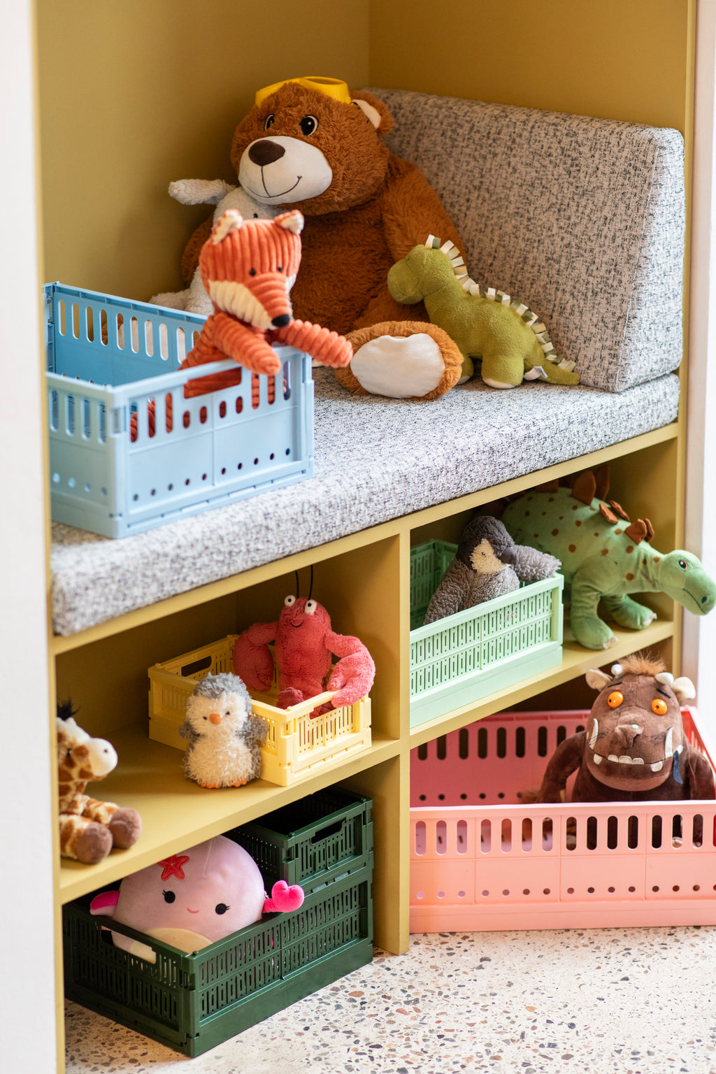 Krat M (veel kleuren)